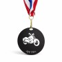מדליה מעץ בעיצוב אישי עם השם שלך בעיצוב הארלי-דיווידסון גודל 6.5 × 6.5 ס"מ