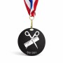 מדליה מעץ בעיצוב אישי עם השם שלך בעיצוב מעצב שיער גודל 6.5 × 6.5 ס"מ