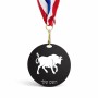 מדליה מעץ בעיצוב אישי עם השם שלך בעיצוב מזלות - שור גודל 6.5 × 6.5 ס"מ