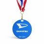 מדליה מעץ בעיצוב אישי עם השם שלך בעיצוב דייהטסו גודל 6.5 × 6.5 ס"מ