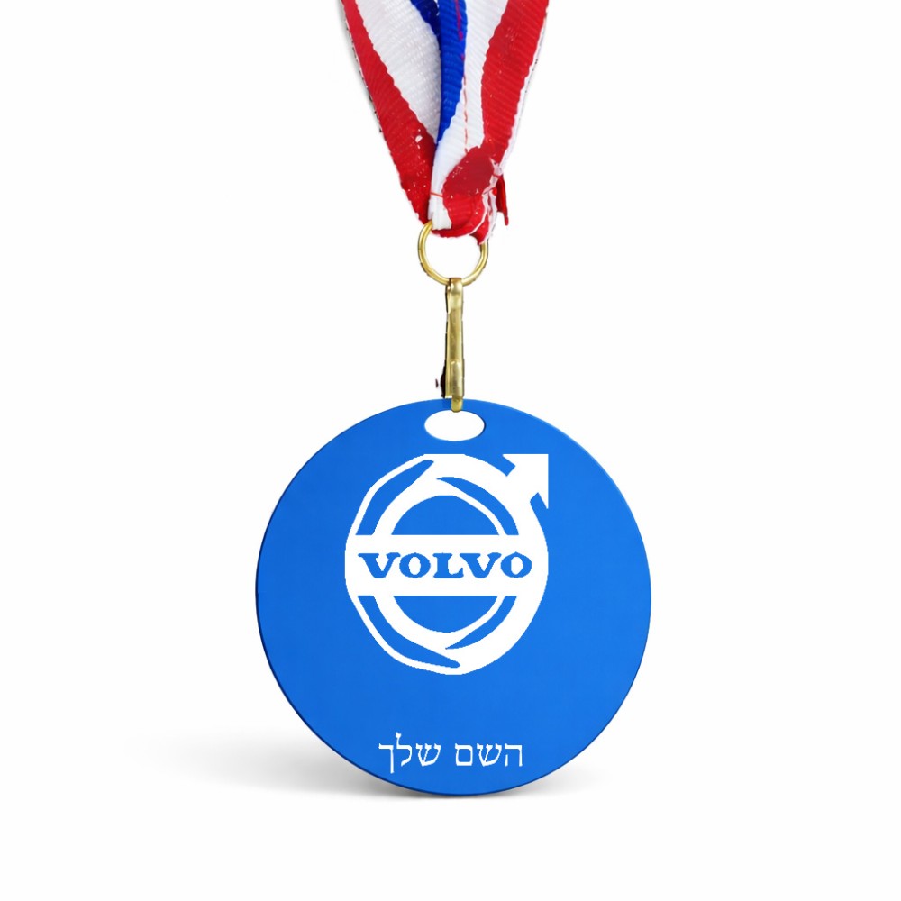 מדליה מעץ בעיצוב אישי עם השם שלך בעיצוב וולוו גודל 6.5 × 6.5 ס"מ