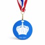 מדליה מעץ בעיצוב אישי עם השם שלך בעיצוב כתר מלכותי גודל 6.5 × 6.5 ס"מ