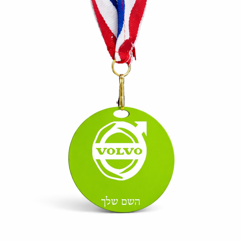 מדליה מעץ בעיצוב אישי עם השם שלך בעיצוב וולוו גודל 6.5 × 6.5 ס"מ