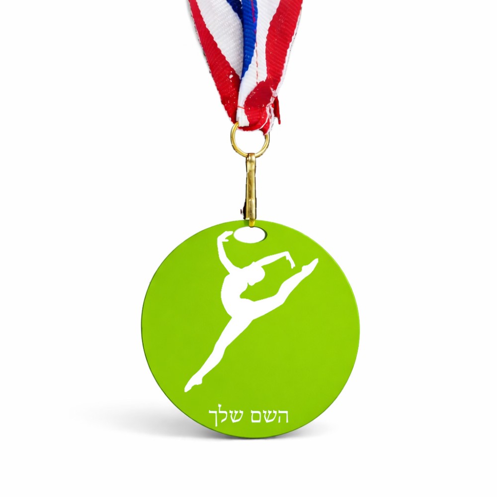 מדליה מעץ בעיצוב אישי עם השם שלך בעיצוב בלט גודל 6.5 × 6.5 ס"מ
