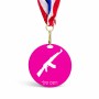 מדליה מעץ בעיצוב אישי עם השם שלך בעיצוב אק 47 גודל 6.5 × 6.5 ס"מ