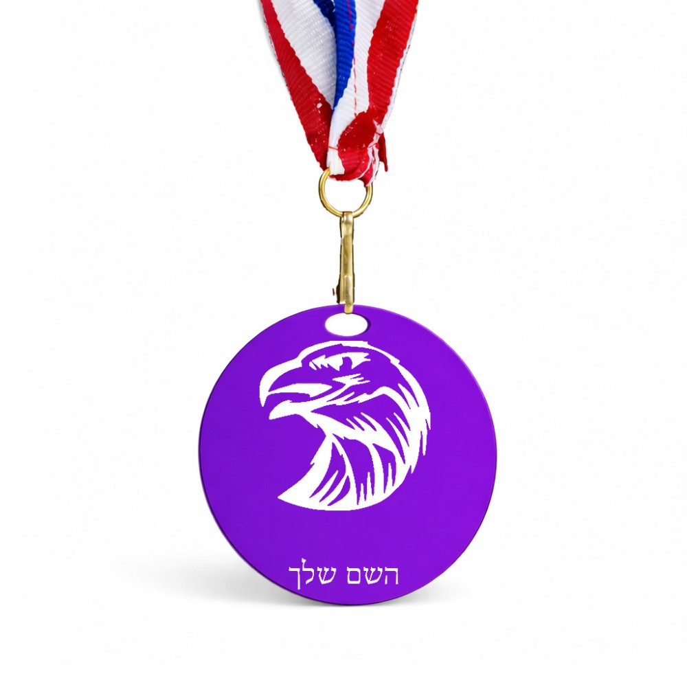 מדליה מעץ בעיצוב אישי עם השם שלך בעיצוב ראש נשר גודל 6.5 × 6.5 ס"מ