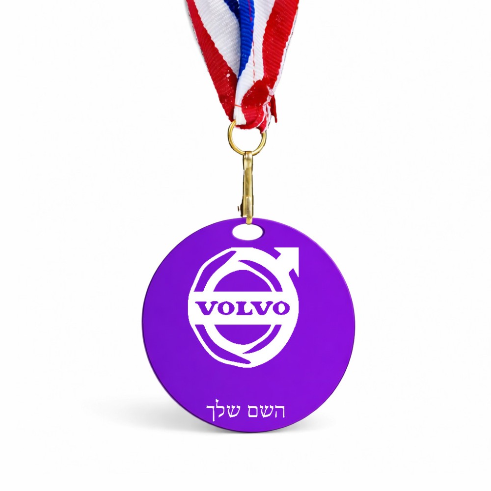 מדליה מעץ בעיצוב אישי עם השם שלך בעיצוב וולוו גודל 6.5 × 6.5 ס"מ
