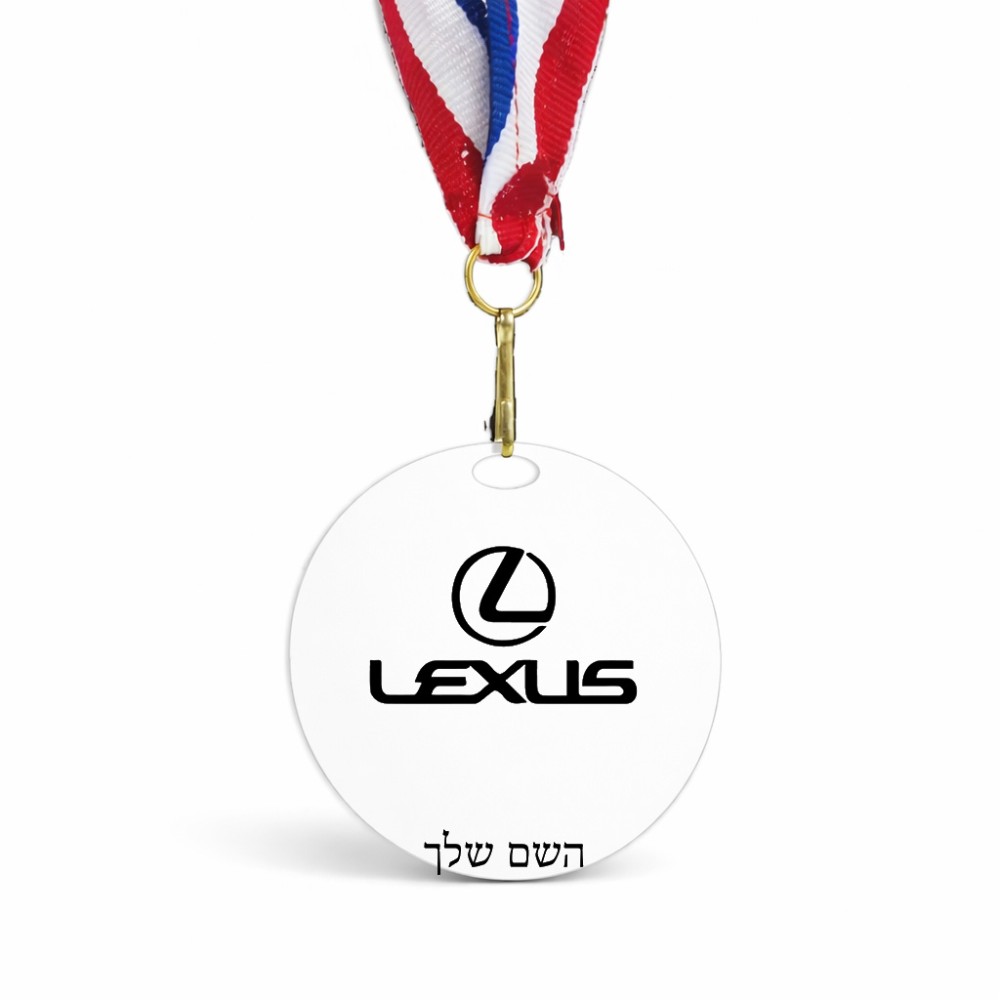 מדליה מעץ בעיצוב אישי עם השם שלך בעיצוב לקסוס גודל 6.5 × 6.5 ס"מ