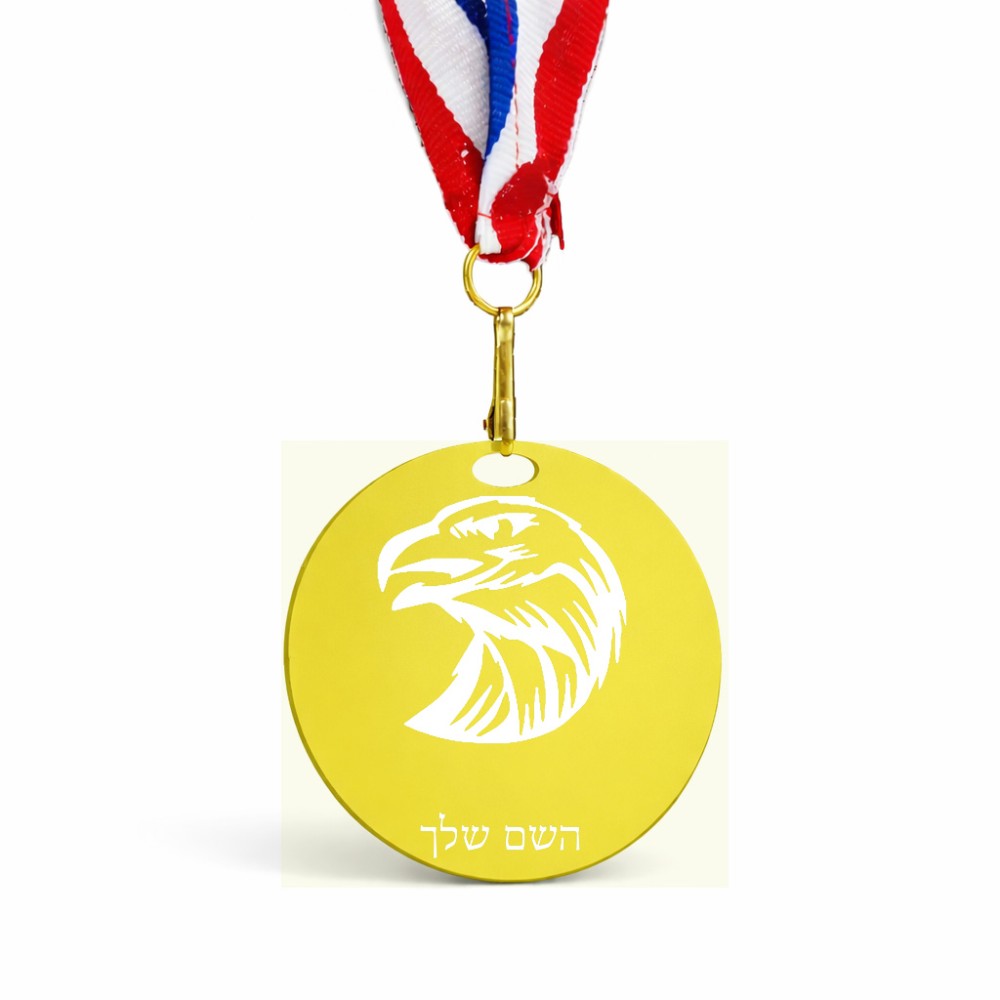 מדליה מעץ בעיצוב אישי עם השם שלך בעיצוב ראש נשר גודל 6.5 × 6.5 ס"מ
