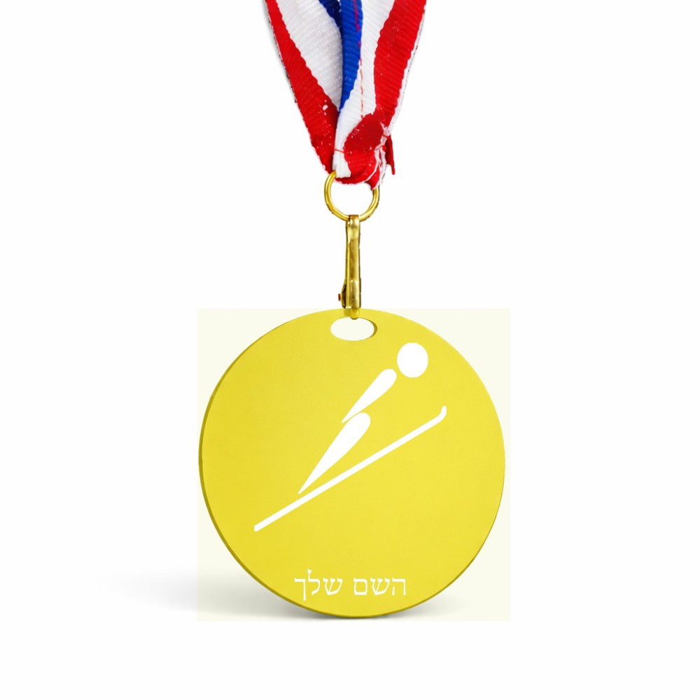 מדליה מעץ בעיצוב אישי עם השם שלך בעיצוב קפיצת סקי אולימפית גודל 6.5 × 6.5 ס"מ