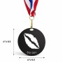 מדליה מעץ בעיצוב אישי עם השם שלך בעיצוב שפתיים - נשיקה גודל 6.5 × 6.5 ס"מ