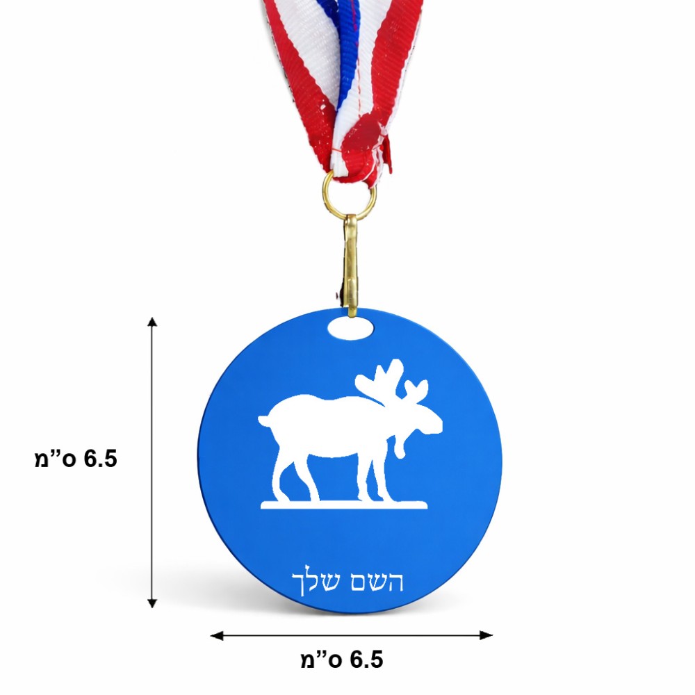 מדליה מעץ בעיצוב אישי עם השם שלך בעיצוב דישון גודל 6.5 × 6.5 ס"מ