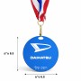 מדליה מעץ בעיצוב אישי עם השם שלך בעיצוב דייהטסו גודל 6.5 × 6.5 ס"מ