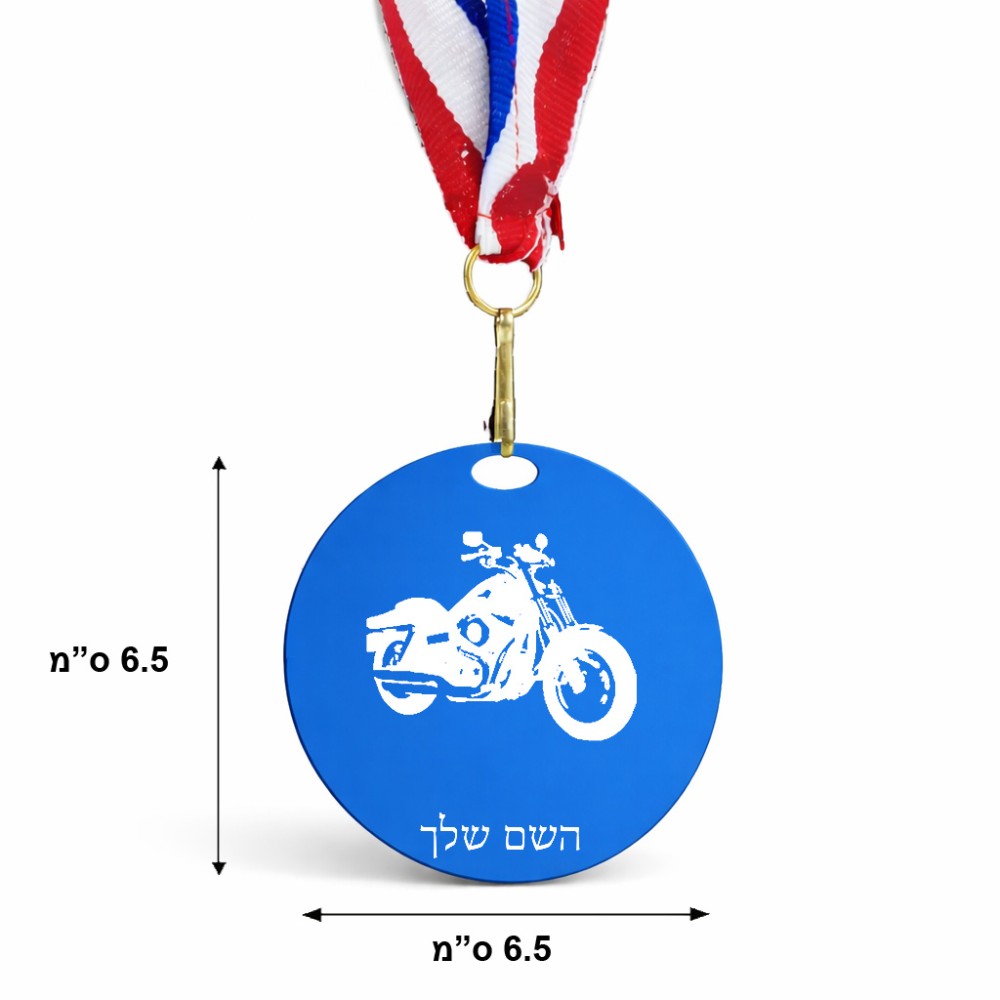 מדליה מעץ בעיצוב אישי עם השם שלך בעיצוב הארלי-דיווידסון גודל 6.5 × 6.5 ס"מ