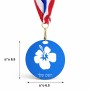 מדליה מעץ בעיצוב אישי עם השם שלך בעיצוב פרח היביסקוס גודל 6.5 × 6.5 ס"מ