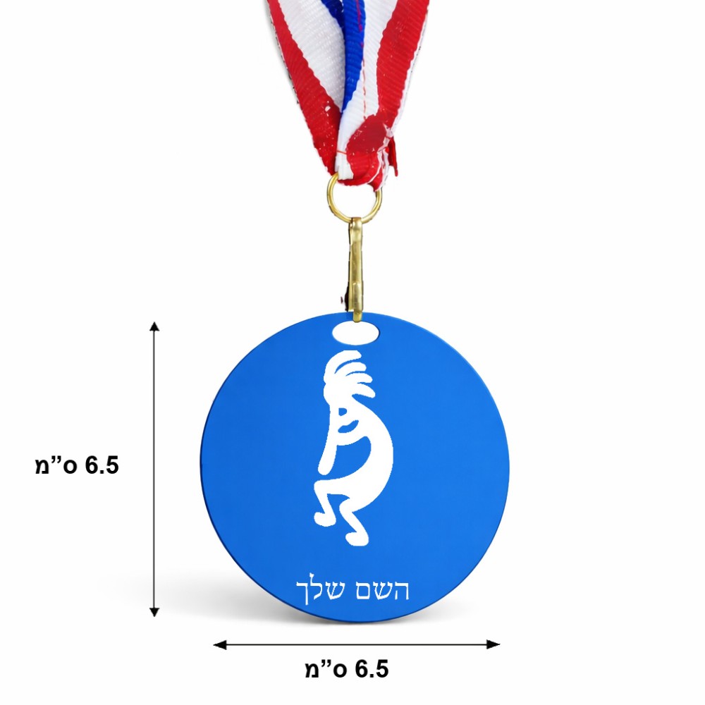 מדליה מעץ בעיצוב אישי עם השם שלך בעיצוב קוקופלי גודל 6.5 × 6.5 ס"מ