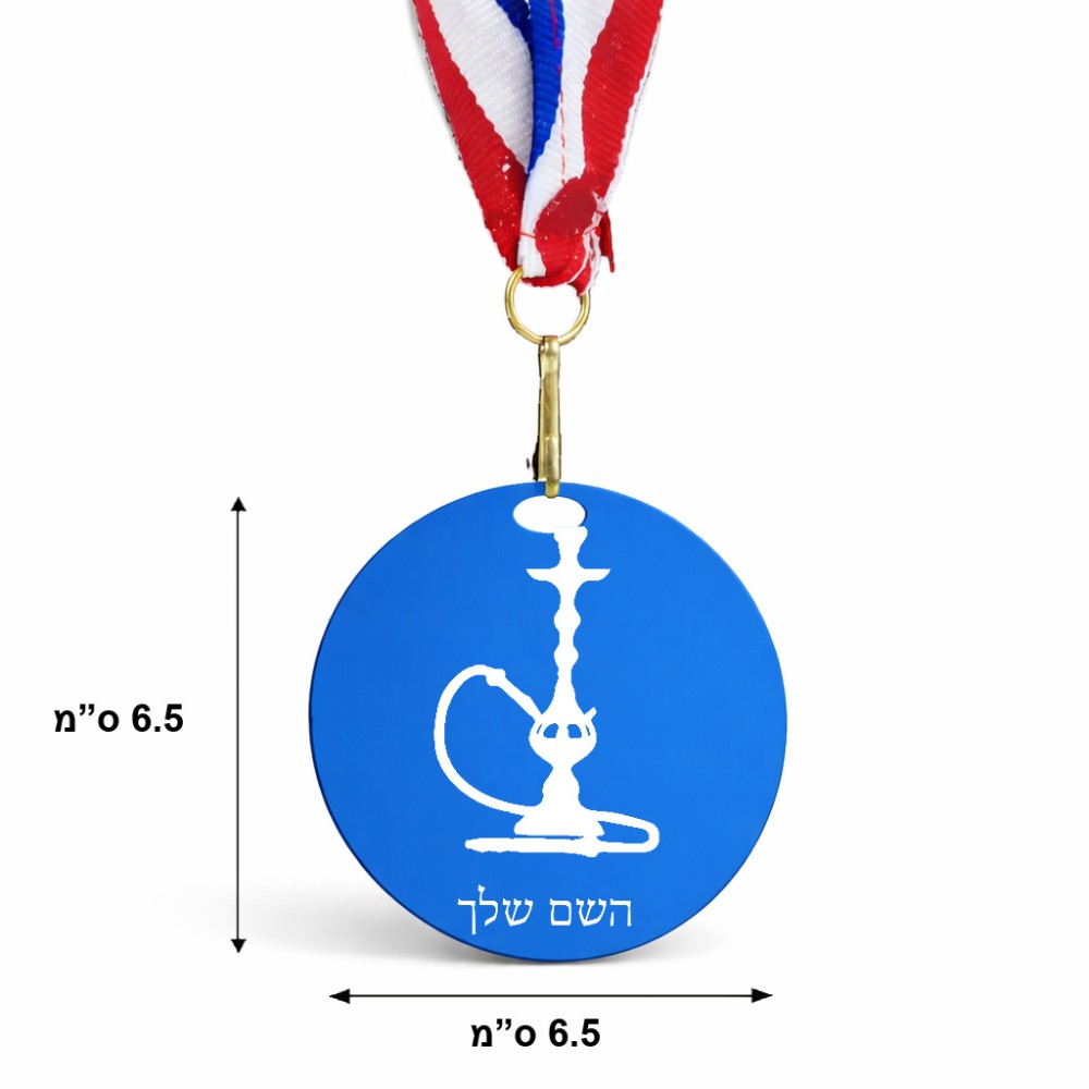 מדליה מעץ בעיצוב אישי עם השם שלך בעיצוב נרגילה גודל 6.5 × 6.5 ס"מ