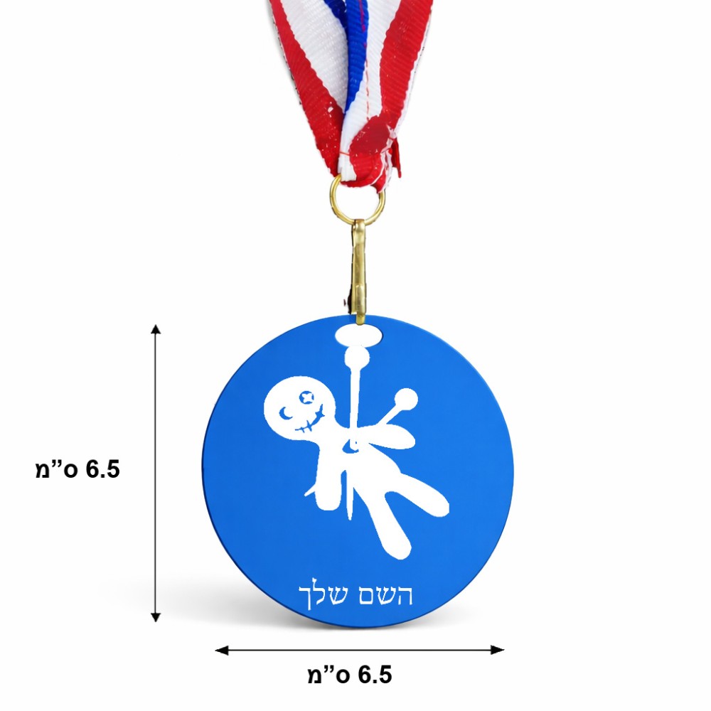 מדליה מעץ בעיצוב אישי עם השם שלך בעיצוב וודו גודל 6.5 × 6.5 ס"מ