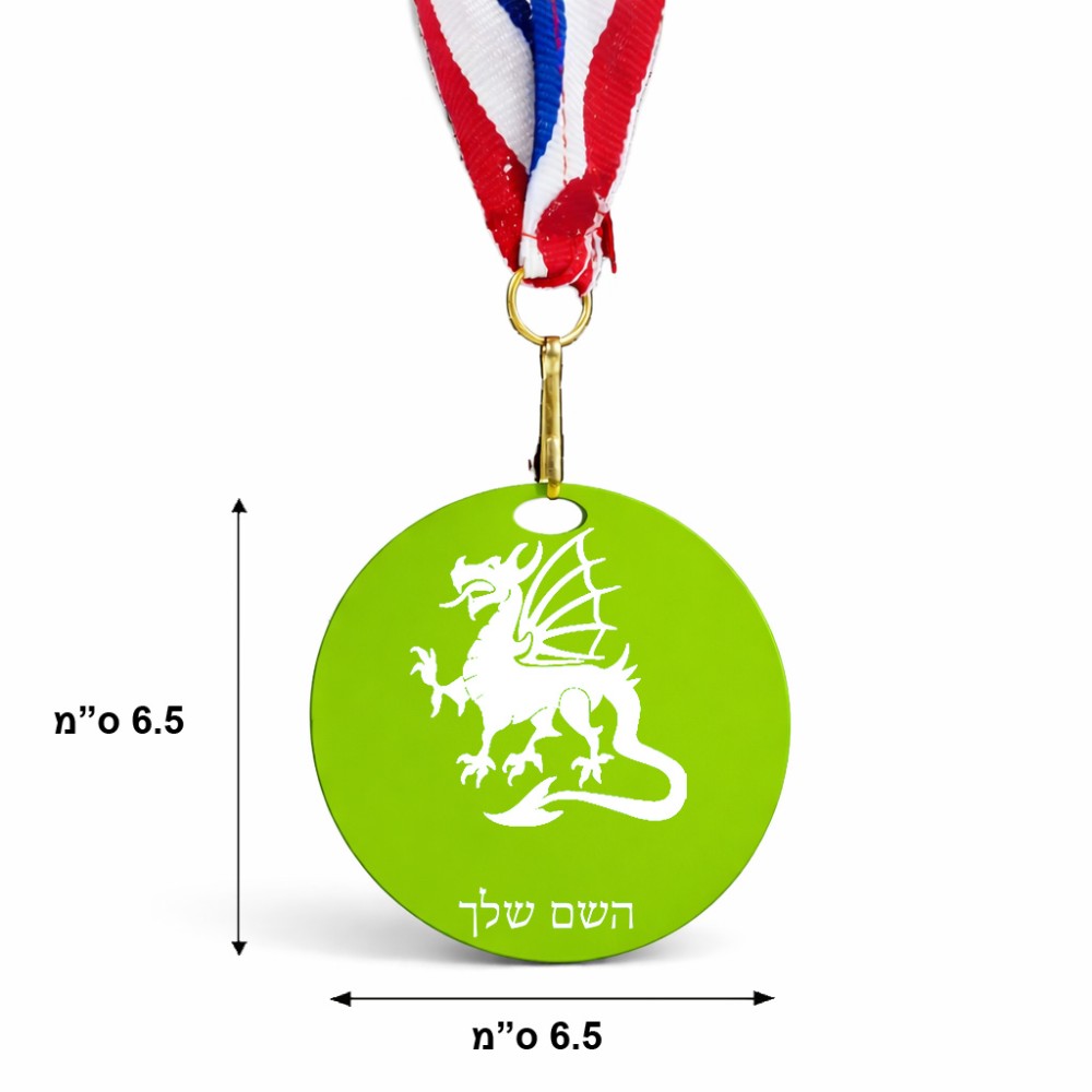 מדליה מעץ בעיצוב אישי עם השם שלך בעיצוב דרקון גודל 6.5 × 6.5 ס"מ