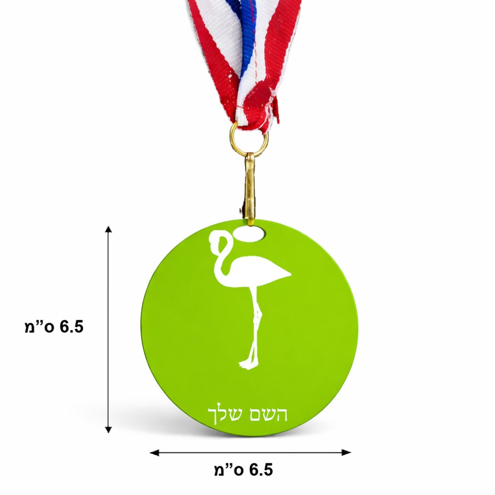 מדליה מעץ בעיצוב אישי עם השם שלך בעיצוב אנפה גודל 6.5 × 6.5 ס"מ