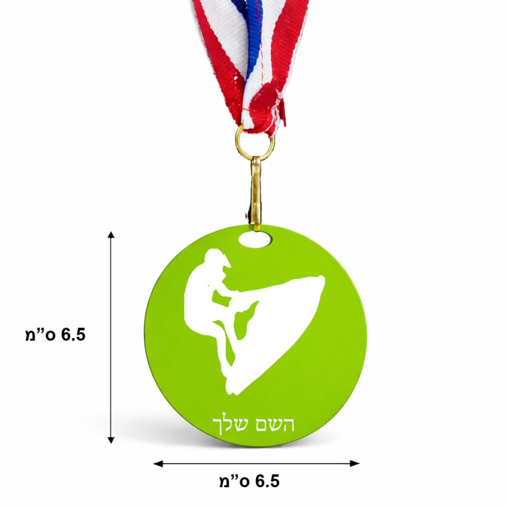 מדליה מעץ בעיצוב אישי עם השם שלך בעיצוב אופנוע ים גודל 6.5 × 6.5 ס"מ