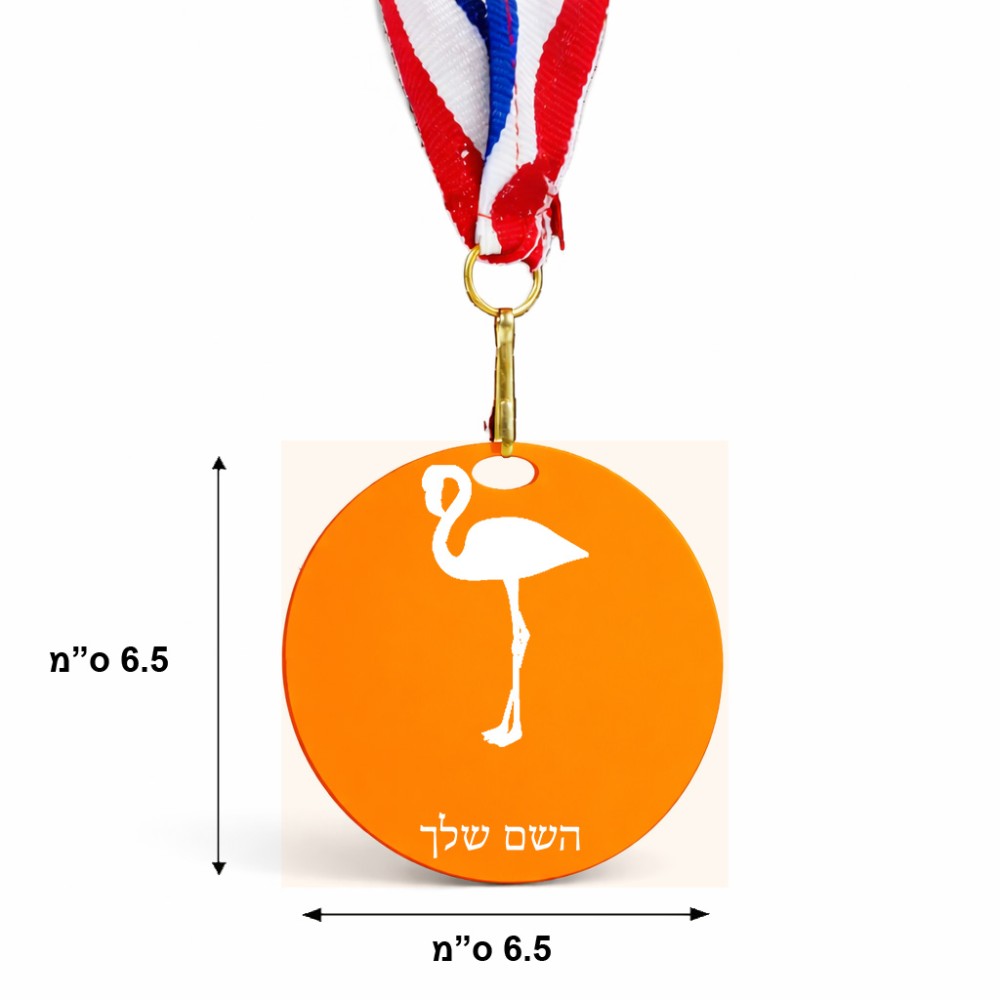מדליה מעץ בעיצוב אישי עם השם שלך בעיצוב אנפה גודל 6.5 × 6.5 ס"מ
