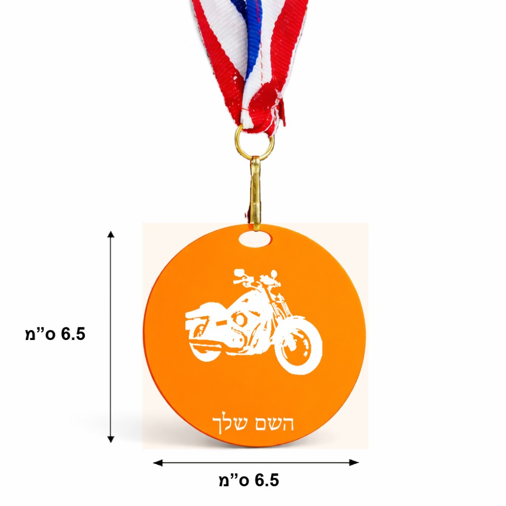 מדליה מעץ בעיצוב אישי עם השם שלך בעיצוב הארלי-דיווידסון גודל 6.5 × 6.5 ס"מ