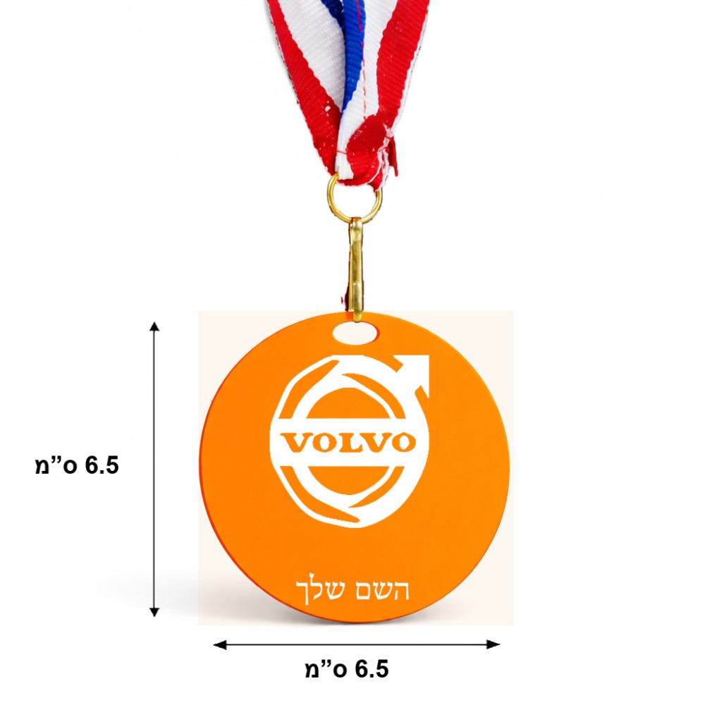 מדליה מעץ בעיצוב אישי עם השם שלך בעיצוב וולוו גודל 6.5 × 6.5 ס"מ