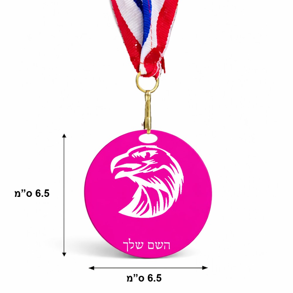 מדליה מעץ בעיצוב אישי עם השם שלך בעיצוב ראש נשר גודל 6.5 × 6.5 ס"מ