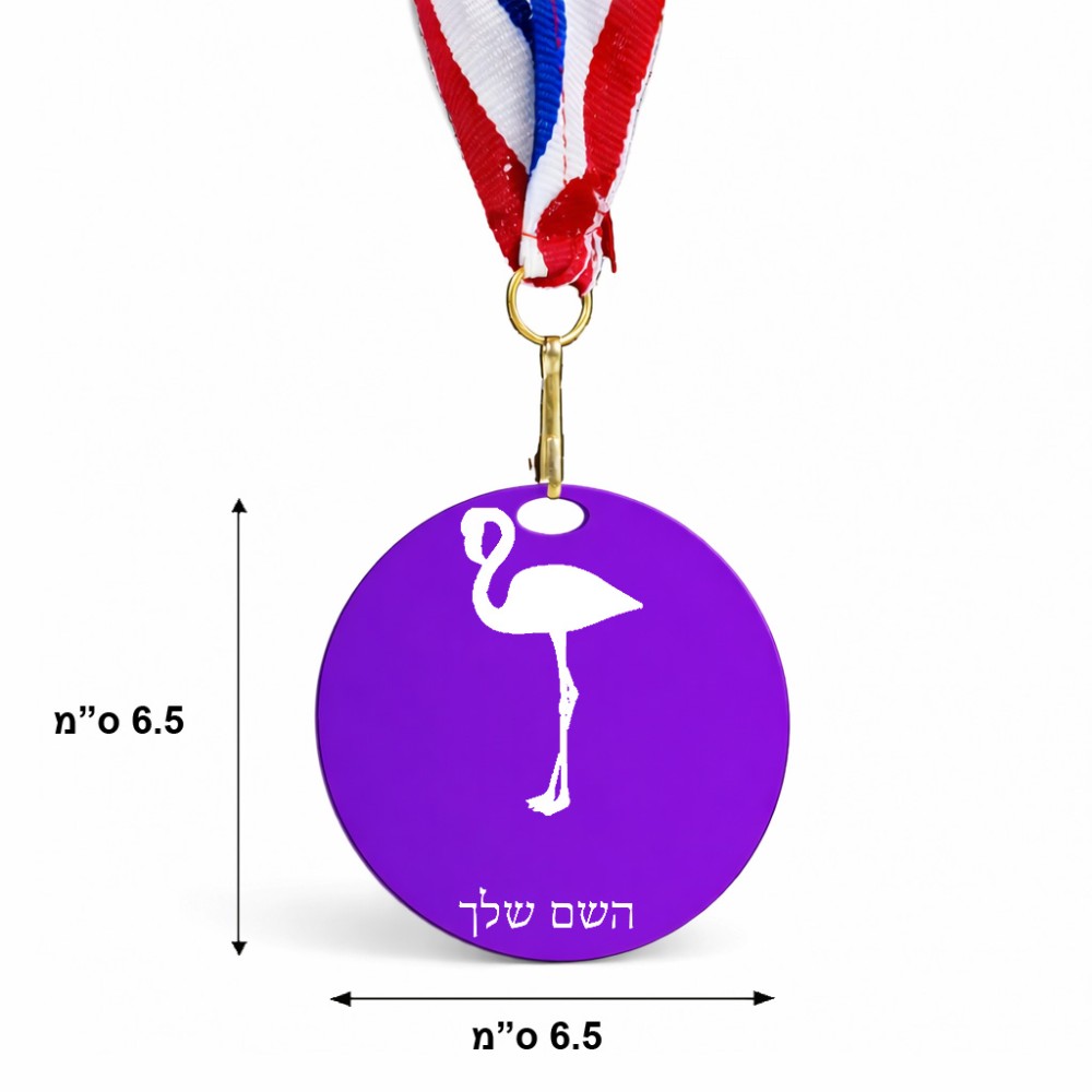 מדליה מעץ בעיצוב אישי עם השם שלך בעיצוב אנפה גודל 6.5 × 6.5 ס"מ