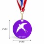 מדליה מעץ בעיצוב אישי עם השם שלך בעיצוב לבלוע גודל 6.5 × 6.5 ס"מ