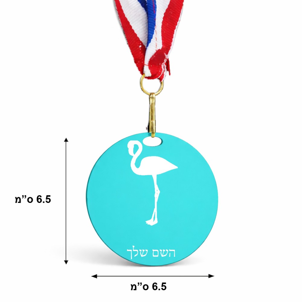 מדליה מעץ בעיצוב אישי עם השם שלך בעיצוב אנפה גודל 6.5 × 6.5 ס"מ