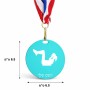 מדליה מעץ בעיצוב אישי עם השם שלך בעיצוב אישה מתאמנת גודל 6.5 × 6.5 ס"מ