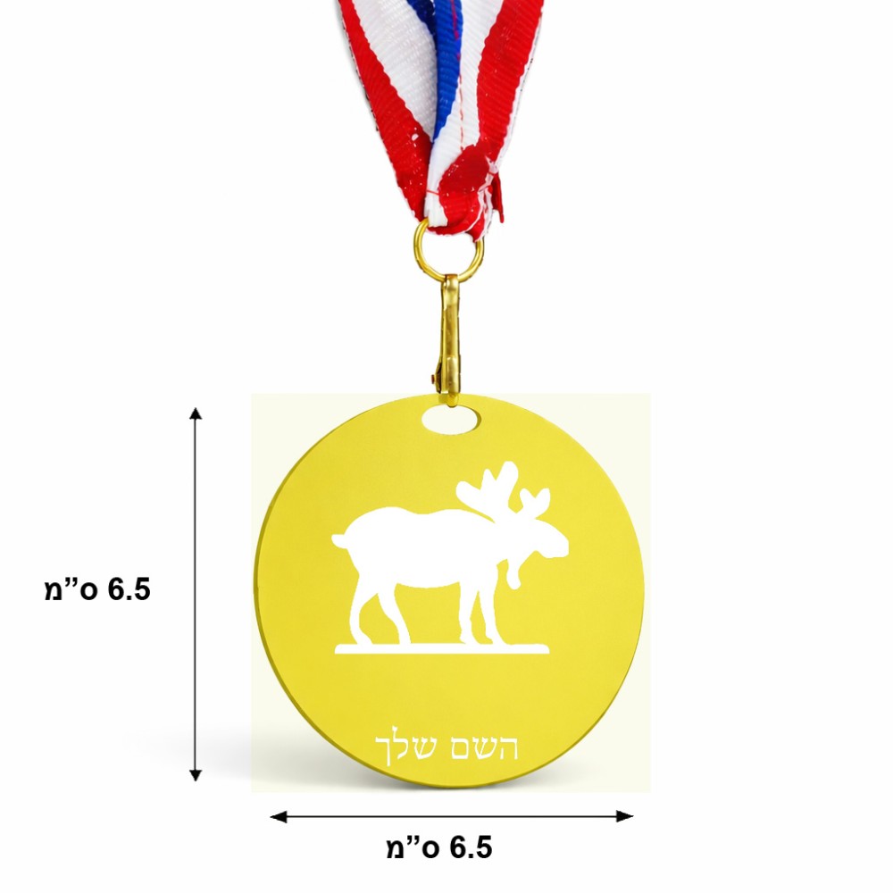 מדליה מעץ בעיצוב אישי עם השם שלך בעיצוב דישון גודל 6.5 × 6.5 ס"מ