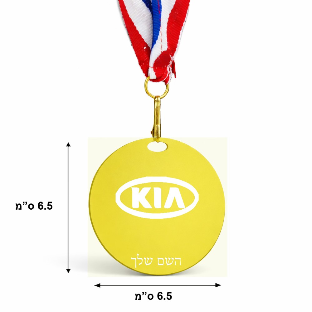 מדליה מעץ בעיצוב אישי עם השם שלך בעיצוב קיה גודל 6.5 × 6.5 ס"מ