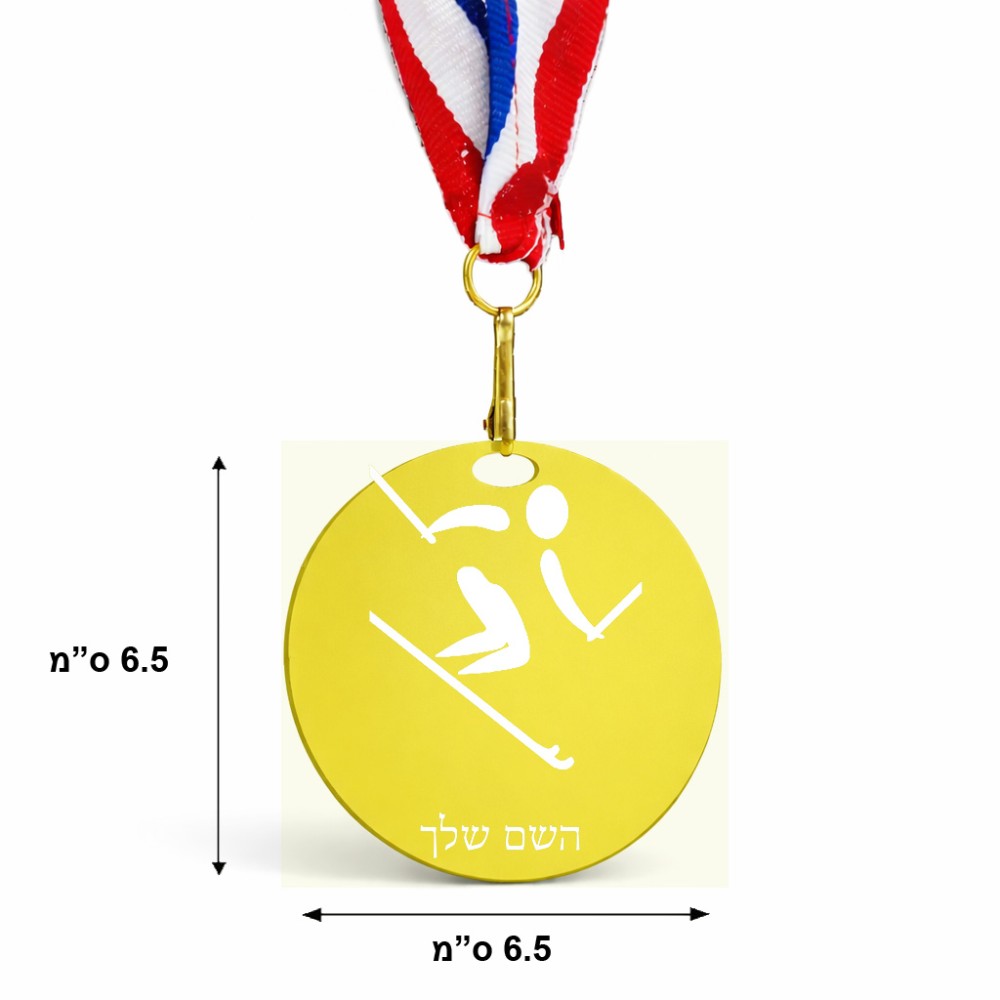 מדליה מעץ בעיצוב אישי עם השם שלך בעיצוב סקי אולימפי גודל 6.5 × 6.5 ס"מ